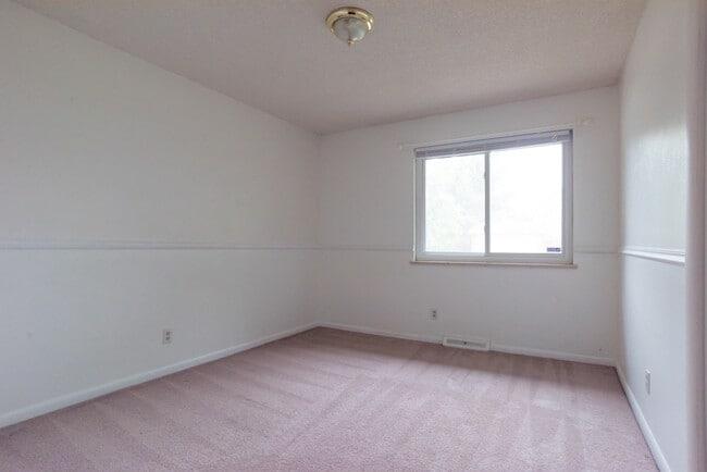 Building Photo - 8451 E Briarwood Blvd