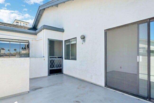 Building Photo - 8878 Regents Rd