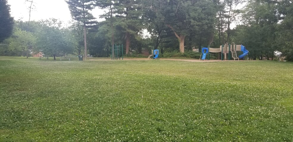 Building Photo - 1127 Fairview Ct