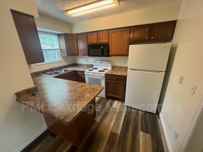 Building Photo - 130 Heather Rd