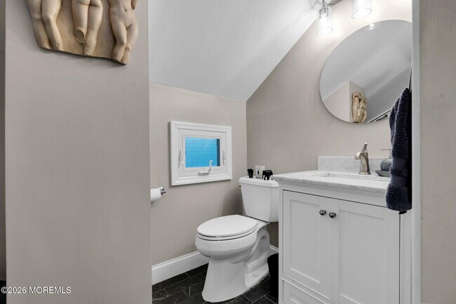 Building Photo - 506 6th Ave