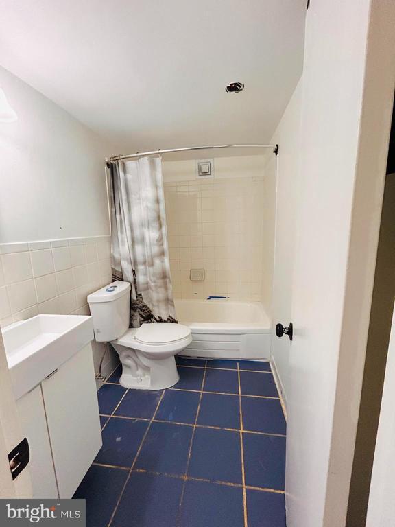 Building Photo - 1828 Metzerott Rd