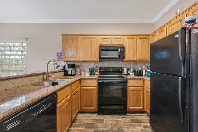 Building Photo - 1001 Krenek Tap Rd