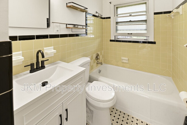 Building Photo - 135 St Maurice Ln