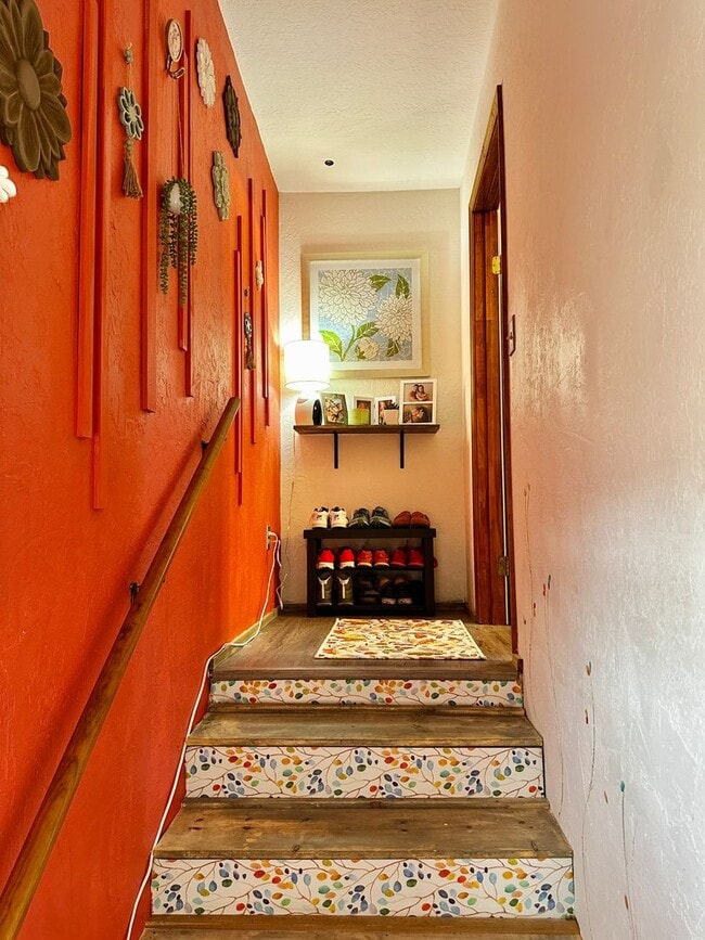 Building Photo - Rustic Charm