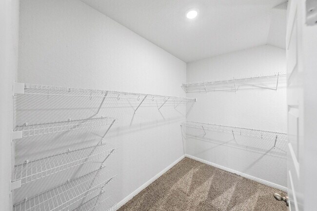 Building Photo - Greenbelt, Second En Suite, Media and Game...