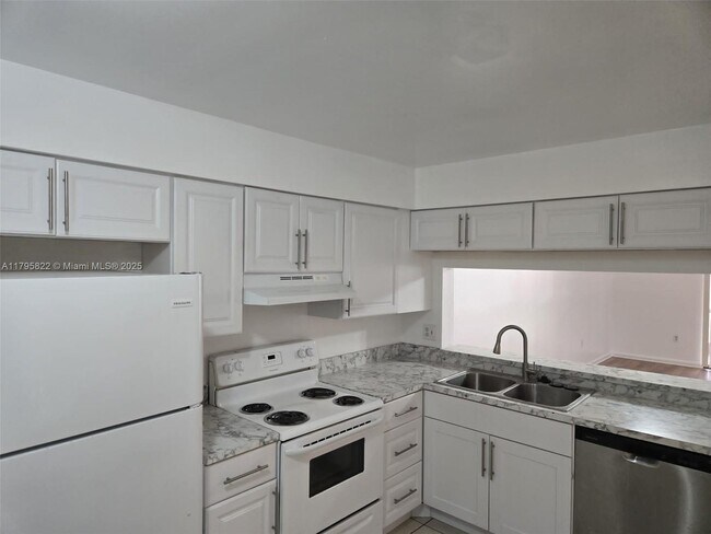 Building Photo - 2257 SW 80th Terrace
