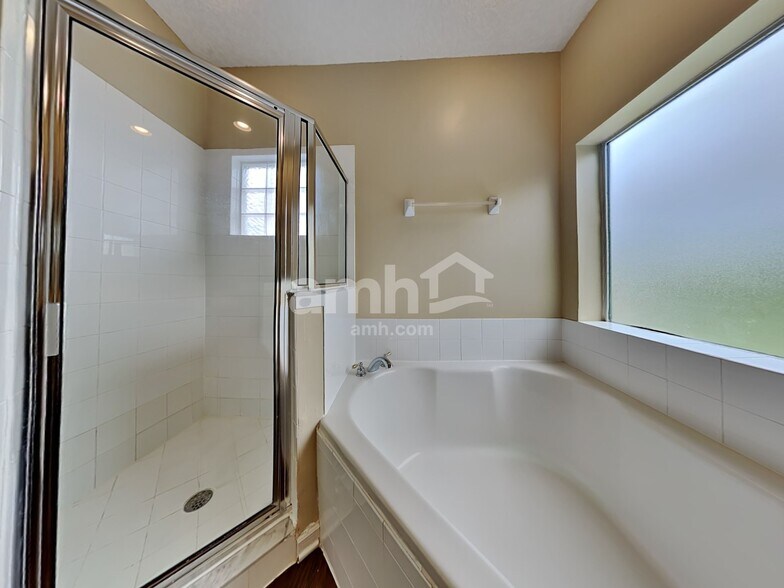 Building Photo - 9146 Prosperity Lake Dr
