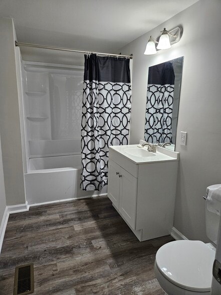 Building Photo - 108 E Main St