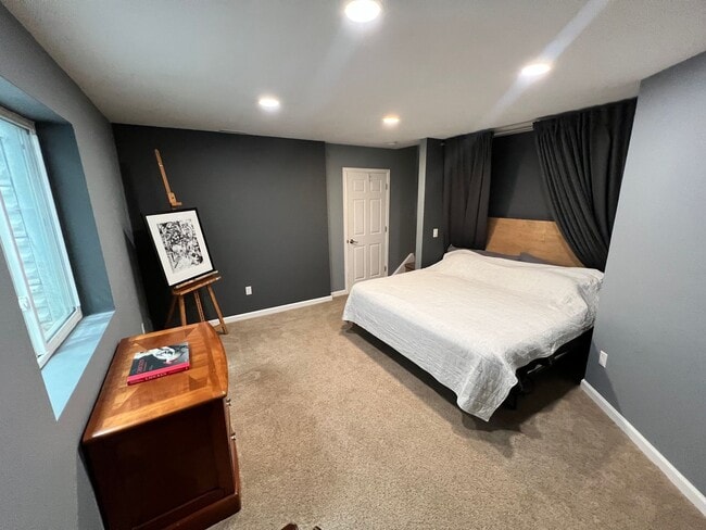 Building Photo - August 2025 - SFH 3 Bedroom + Bonus Room &...