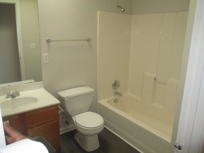 Building Photo - Ranch home minutes from uptown Charlotte