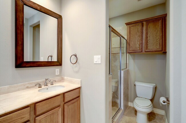 Master en suite bathrrom - 3542 Cline St