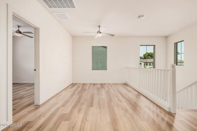 Building Photo - 6569 N 15th Dr