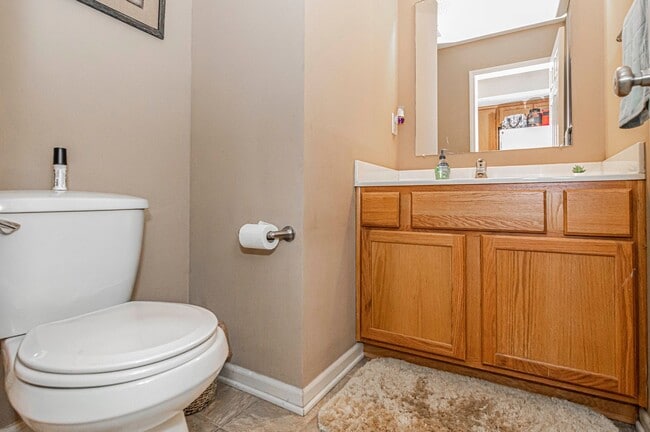 Building Photo - Spacious Home Close to Fort Riley!
