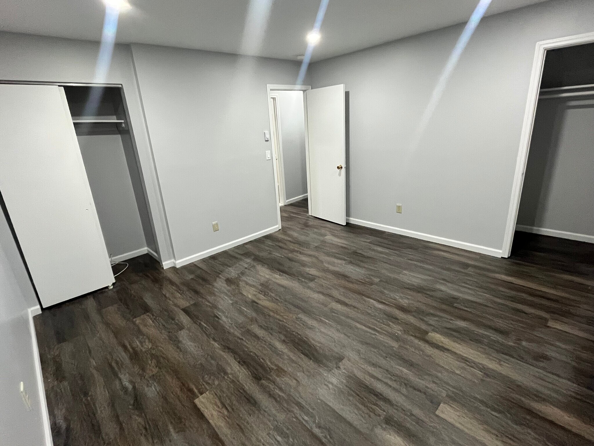 Building Photo - 11 Limerick Dr E