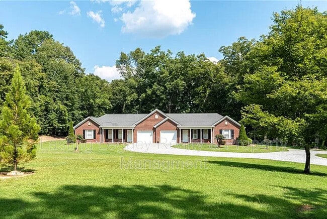 Building Photo - 5009 Hidden Red Oak Dr