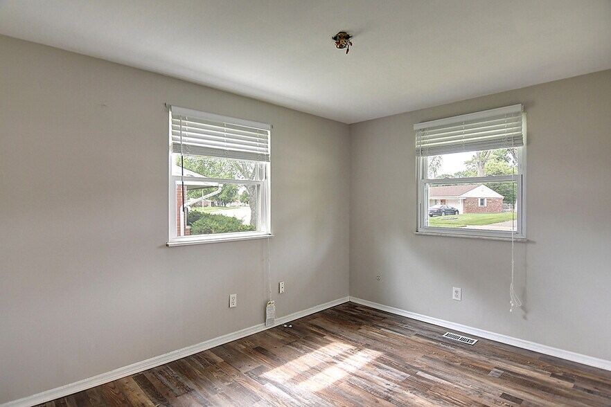 Building Photo - 4554 Powell Rd