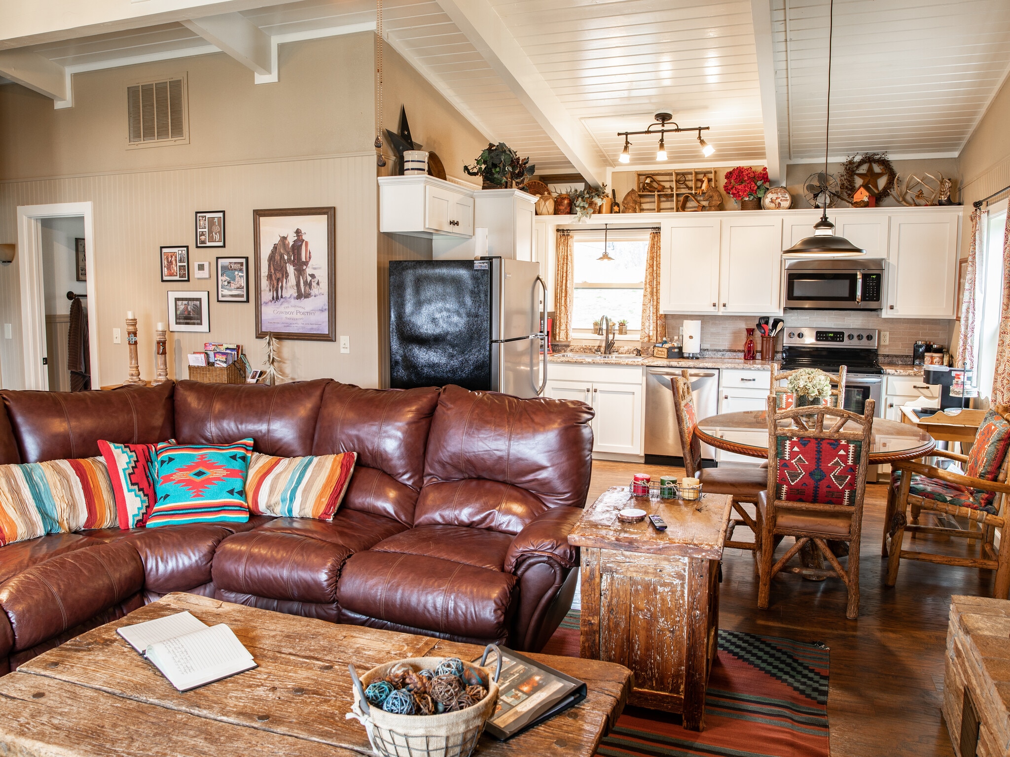 Living Room - 1114 W 17th St