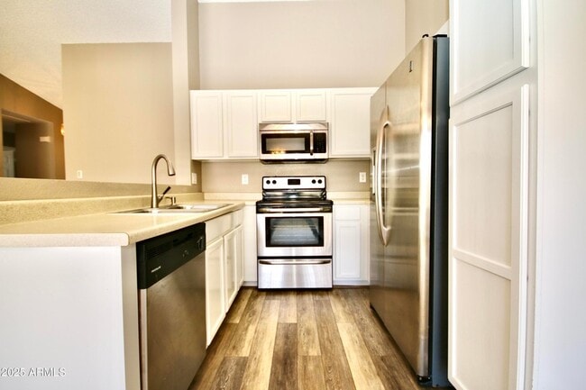 Building Photo - 1702 E Palm Beach Dr