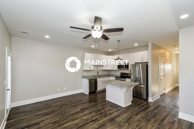 Building Photo - 2 Bedroom Pet-Friendly Home in Lebanon, TN with Main Street Renewal