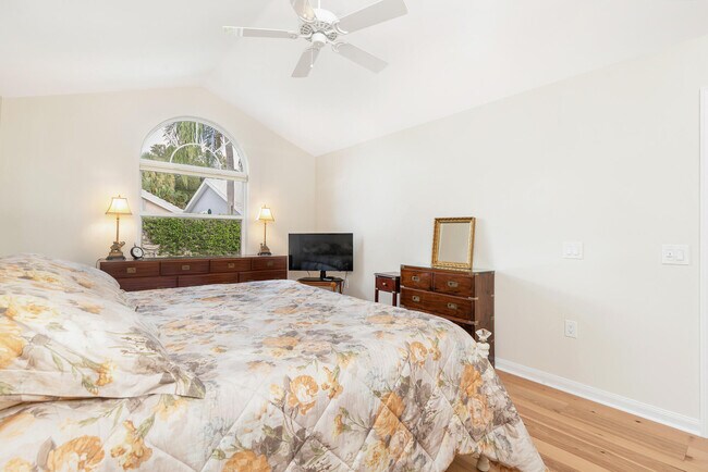 Building Photo - 2725 Meadowlark Ln