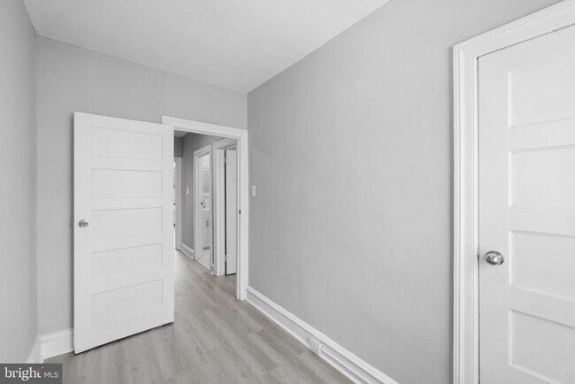 Building Photo - 5517 Ridgewood St