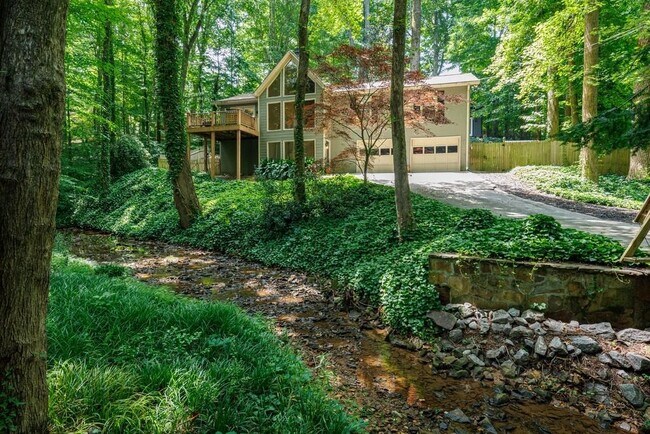 Building Photo - 102 Vanessa Dr