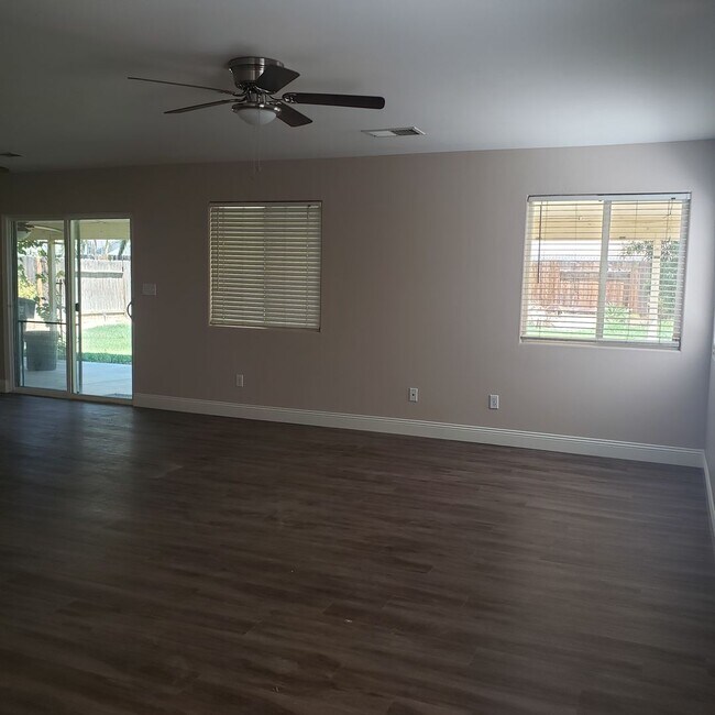 Building Photo - 11808 Cedar Bluff Ave