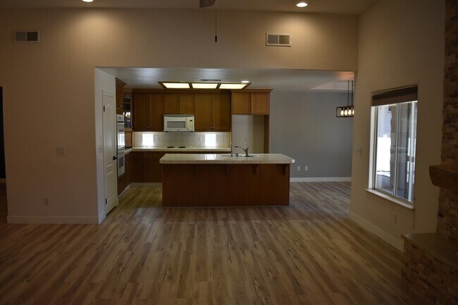 Building Photo - 6310 Diamond Ct