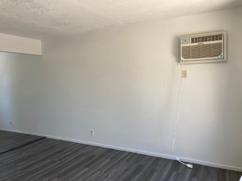 Building Photo - 1518 Moorpark Ave