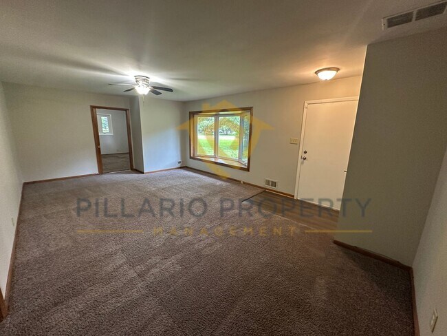 Building Photo - Spacious Warren Township, 3 Bedroom/1.5 Ba...