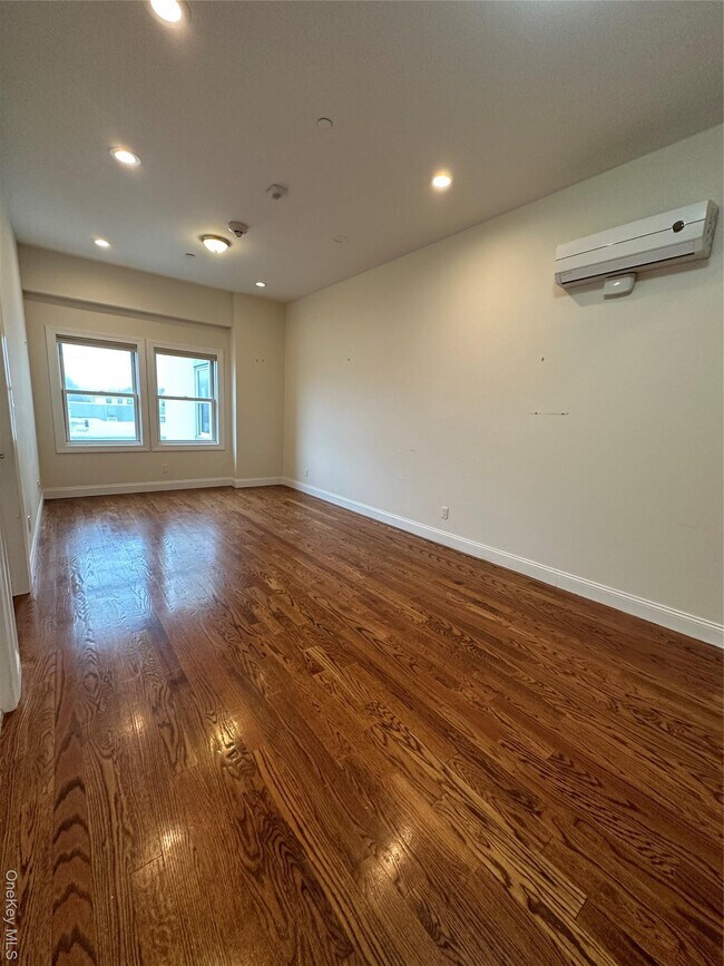 Building Photo - 157-161-161 Post Ave