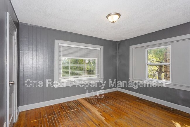 Building Photo - 3223 E 8th St