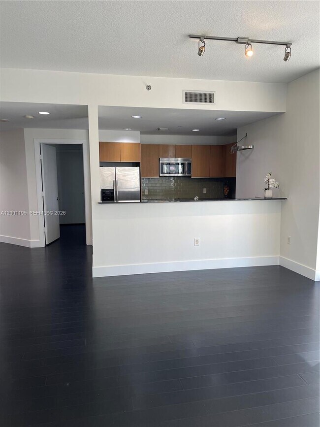 Building Photo - 1050 Brickell Ave