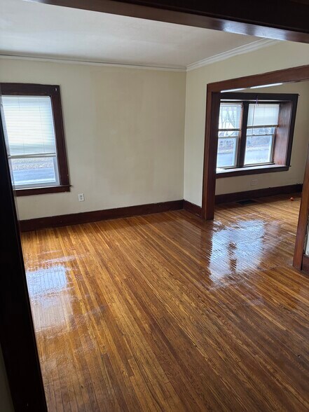 Building Photo - 186 Spruce Ave