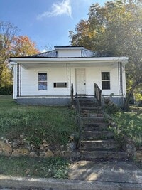 Building Photo - Cozy City Home!