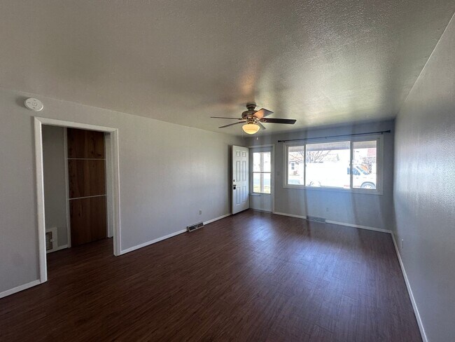 Building Photo - 520 W 32nd St