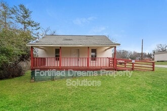 Building Photo - 2001 Row St