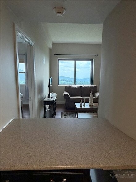 Building Photo - 303 Sugar Top Dr