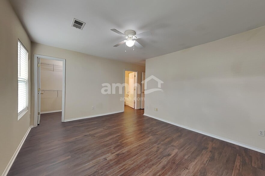 Building Photo - 3906 SE Jack Pine Ct