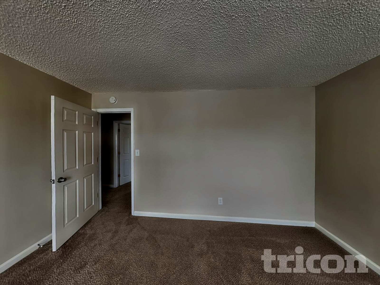 Building Photo - 1055 Maria Dr