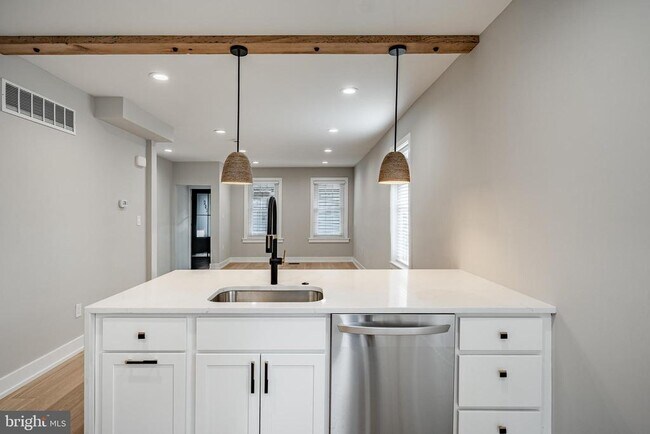 Building Photo - 303 W Washington St