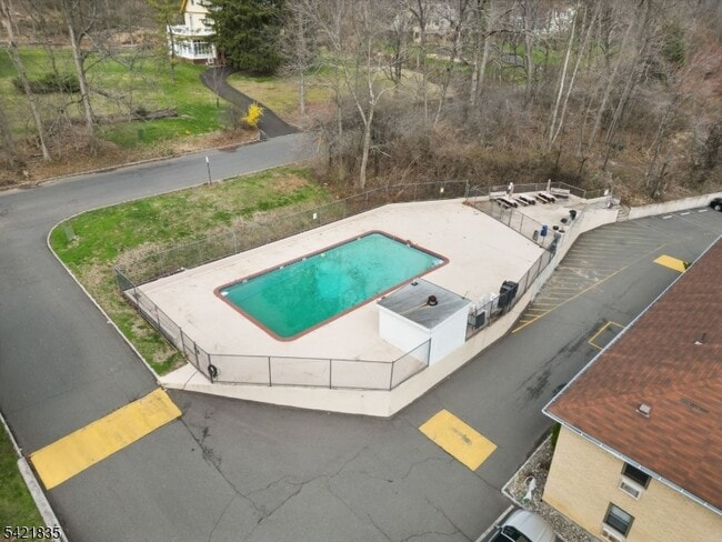 Building Photo - 401 US-22