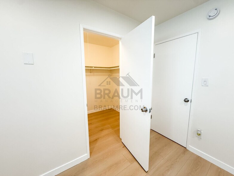 Building Photo - 5611 Fulcher Ave