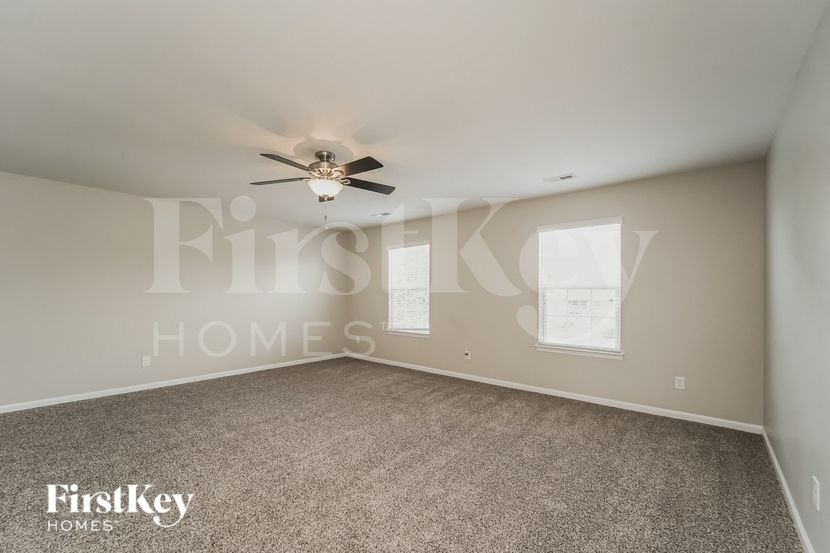 Building Photo - 5334 Hackberry Ln SW