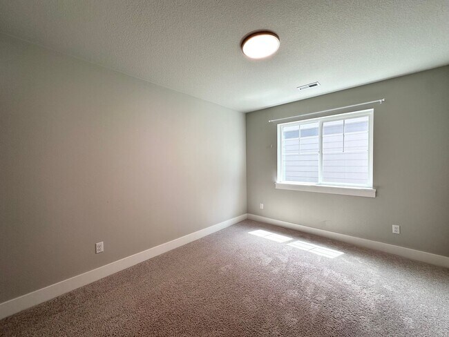 Building Photo - Beautiful Home in Desirable Monterey Estates – Happy Valley