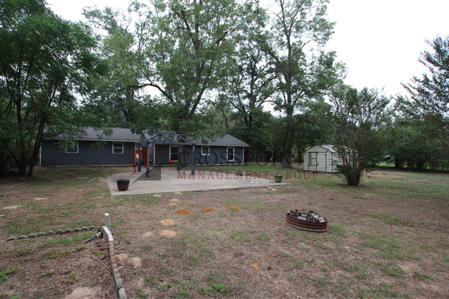 Building Photo - Tour Today! 2 Bedroom 1 Bath in Lindale ISD!