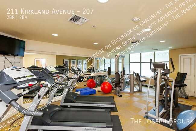 Building Photo - 211 Kirkland Ave