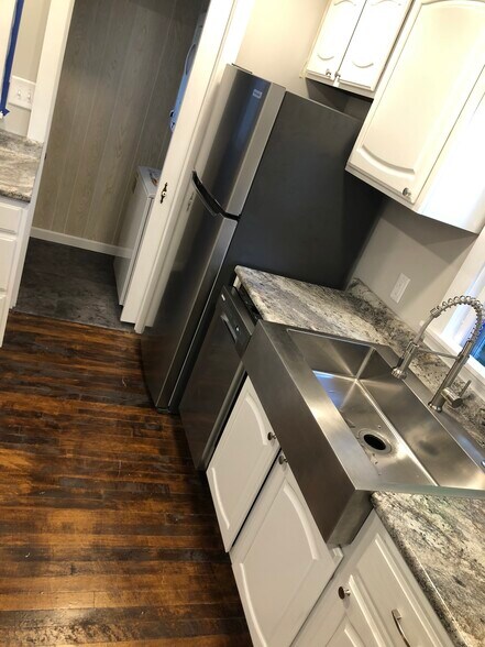 Building Photo - 412 W Ridge St