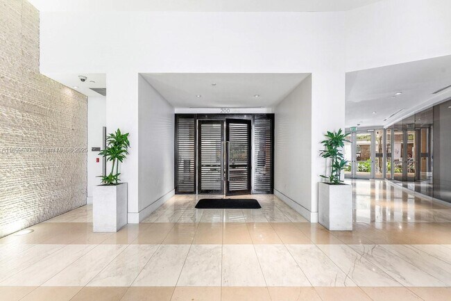 Building Photo - 200 Biscayne Blvd Way